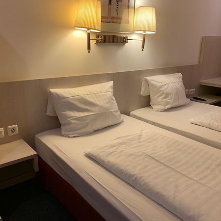 Hotel New Fair Munich Messe Exteriör bild